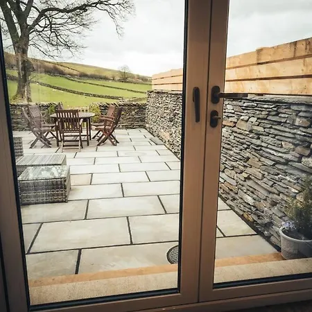 Meadow View Near Settle. Short Walk To Food Pub *