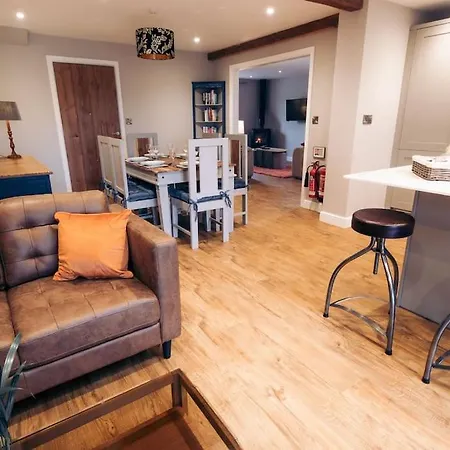 Meadow View Near Settle. Short Walk To Food Pub Settle